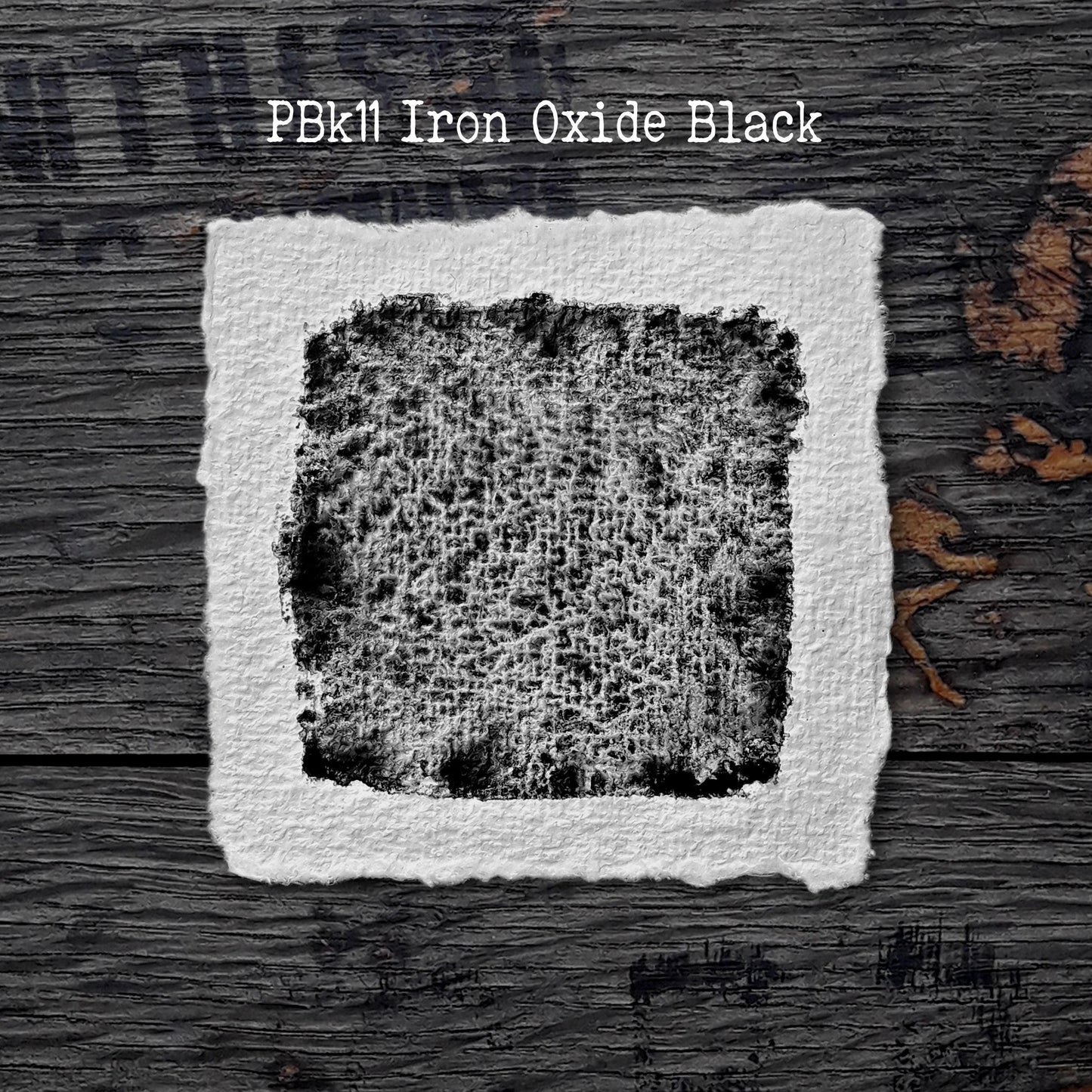 PBk11 Óxido de hierro negro: acuarela hecha a mano de calidad artística en medias pastillas y pastillas completas.